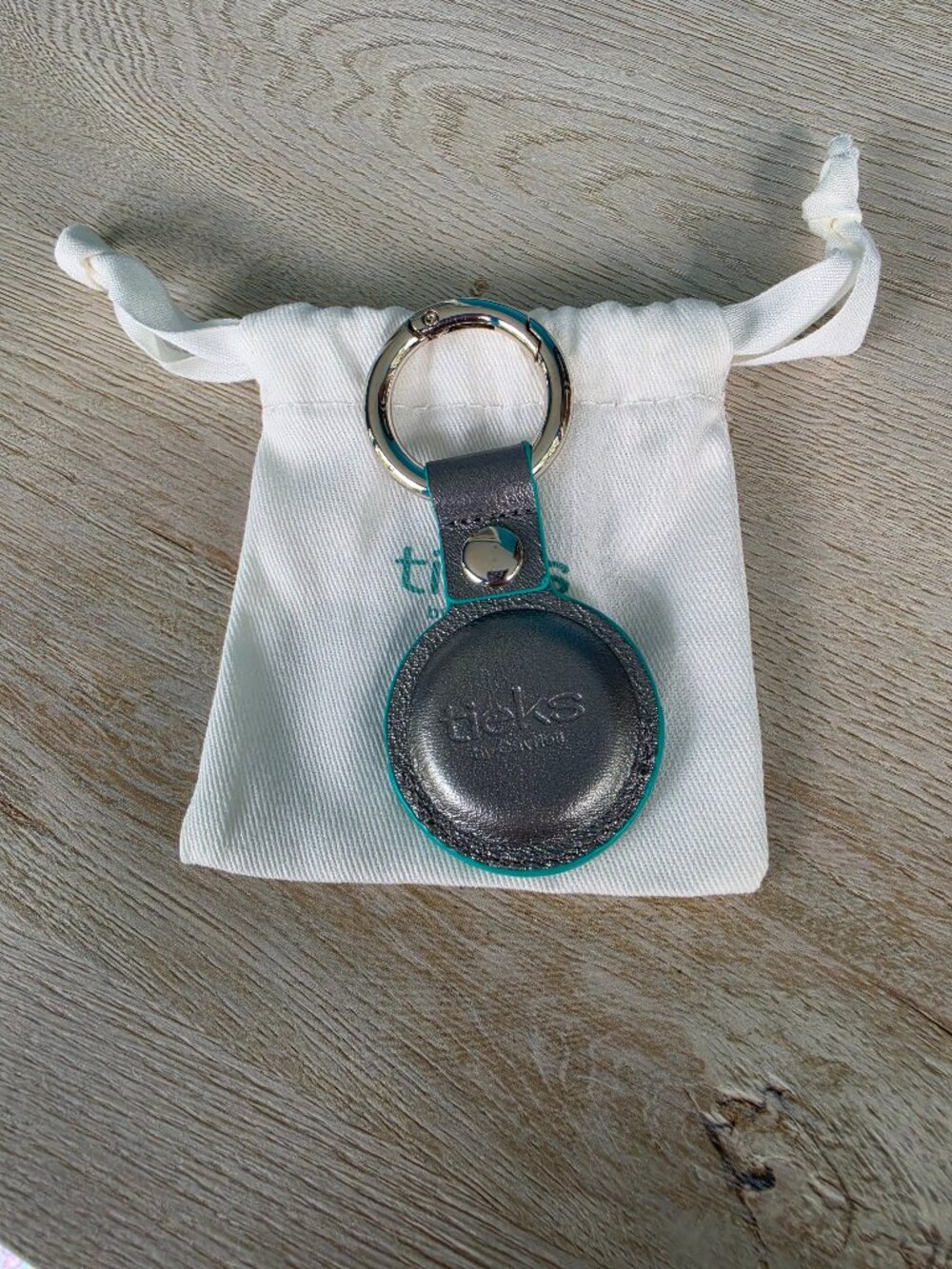 Tieks Air Tag Holder in Metallic Pewter